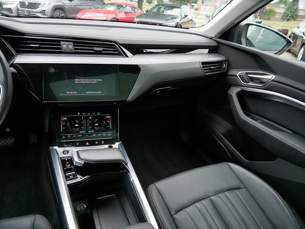 Thumbnail: 2024 Audi Q8 e-tron - 11
