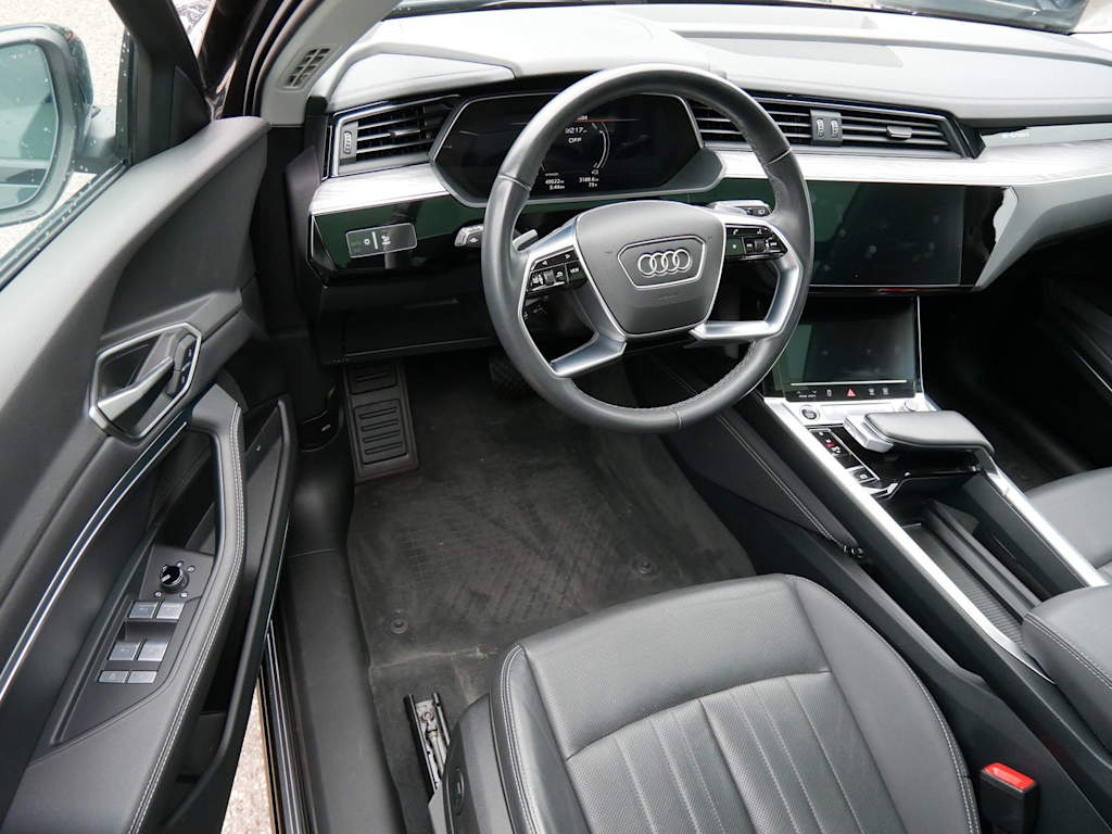Thumbnail: 2024 Audi Q8 e-tron - 2