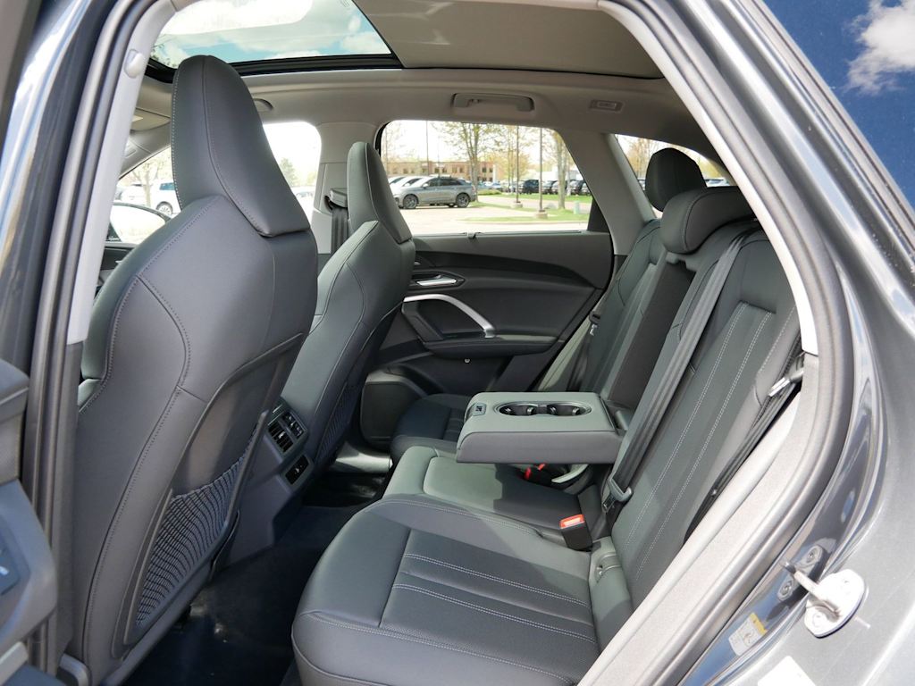 Thumbnail: 2026 Audi Q5 - 10