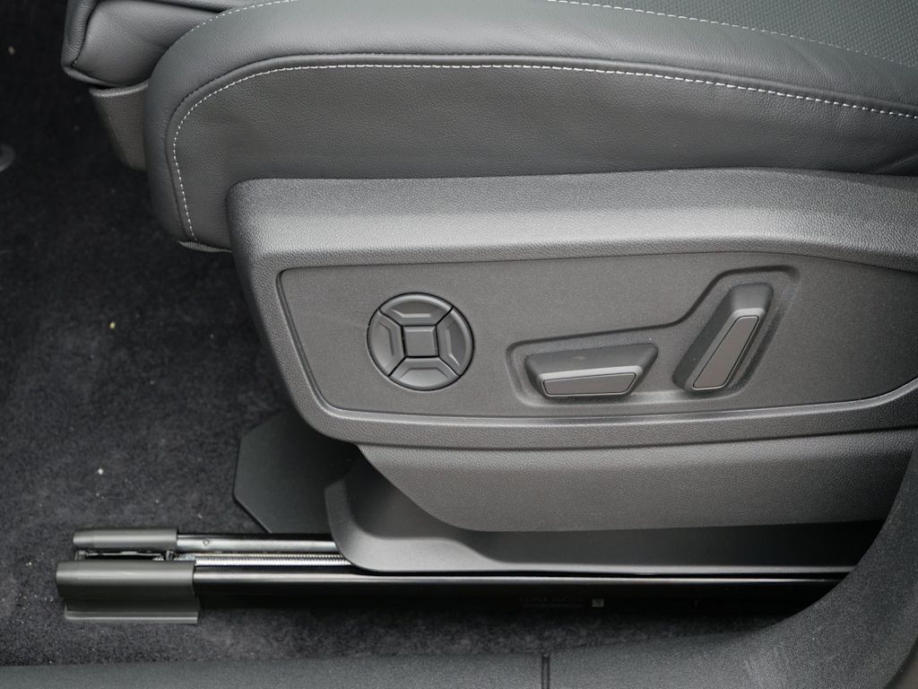 Thumbnail: 2026 Audi Q5 - 17