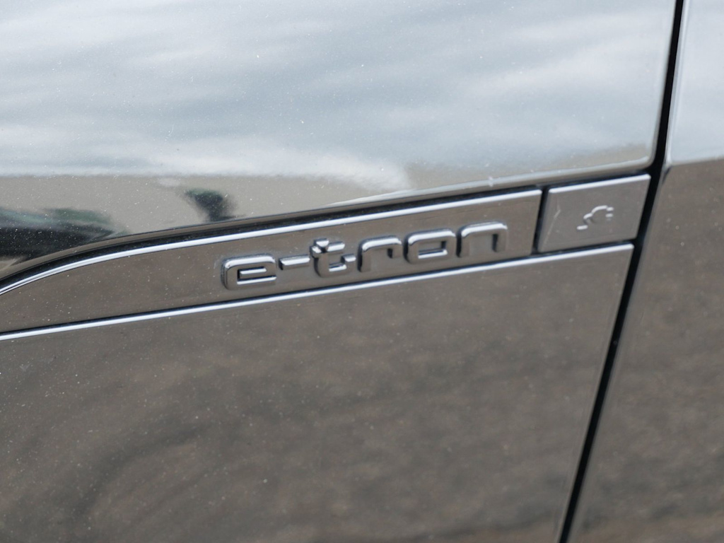 Thumbnail: 2024 Audi Q8 e-tron - 6