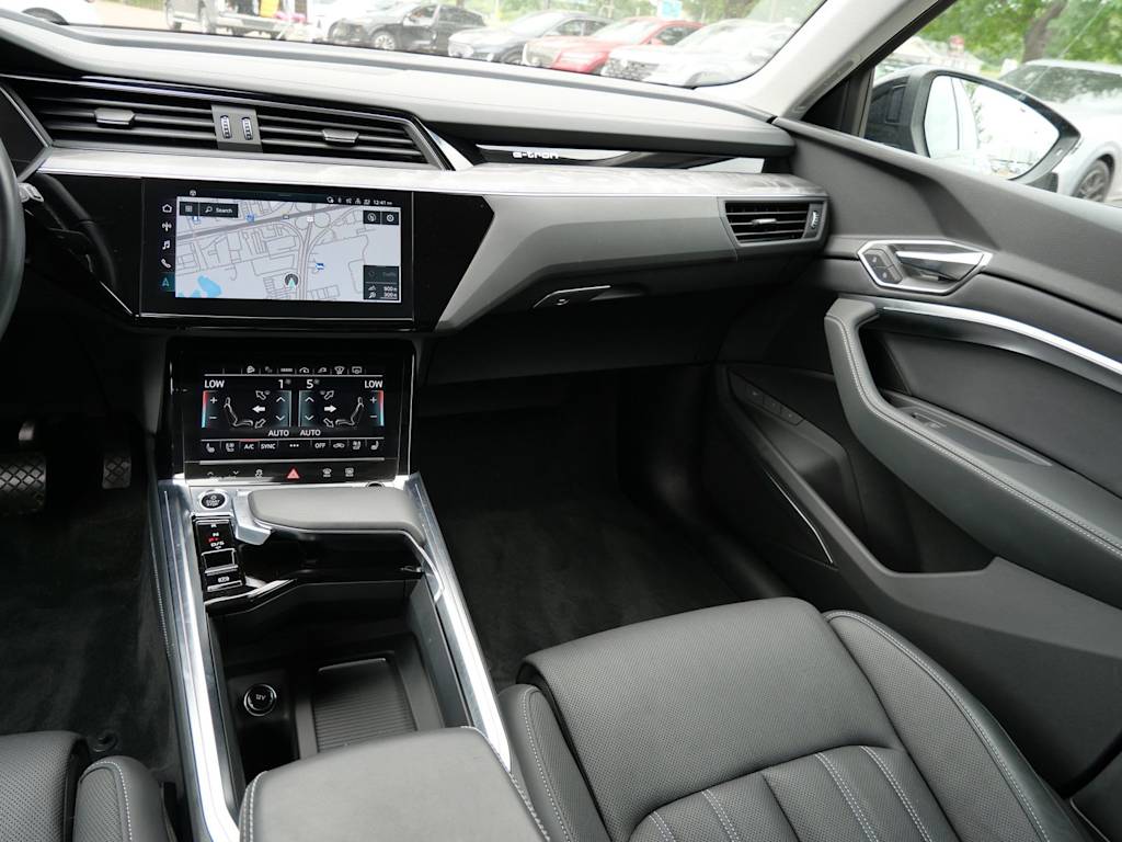 Thumbnail: 2024 Audi Q8 e-tron - 11