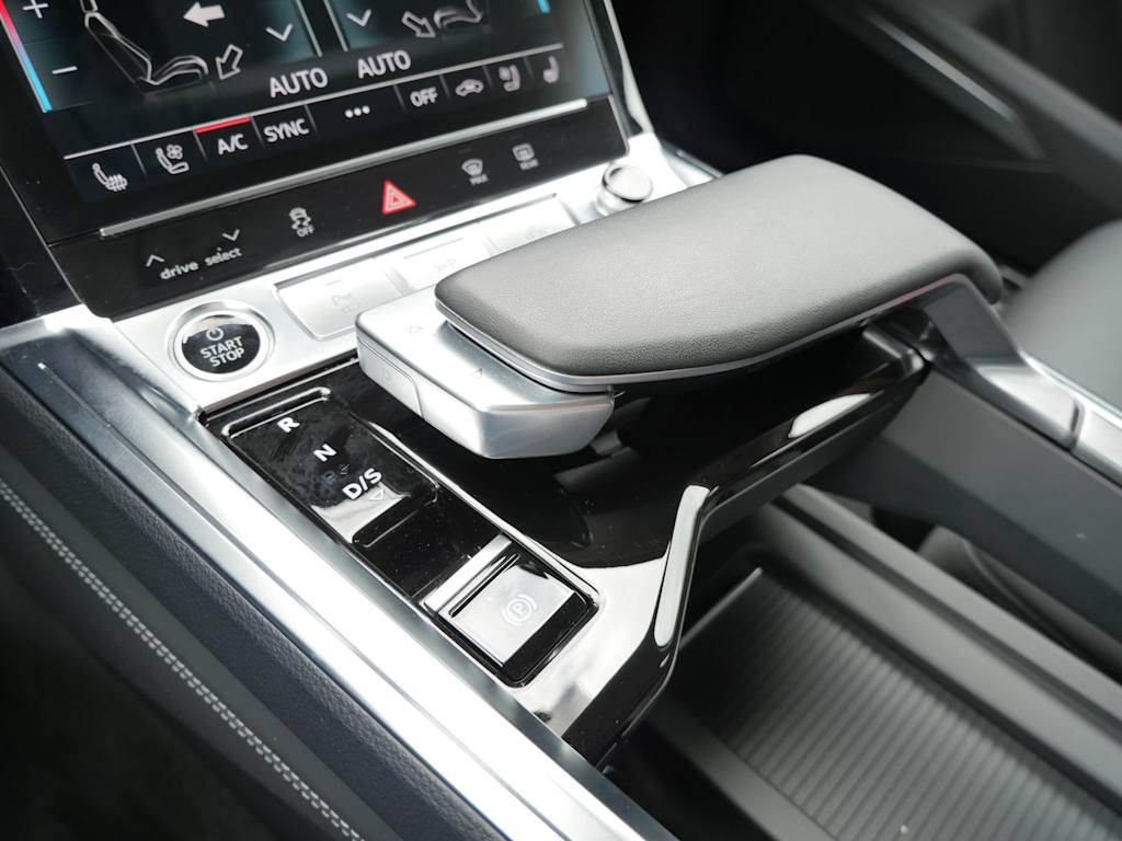 Thumbnail: 2024 Audi Q8 e-tron - 13