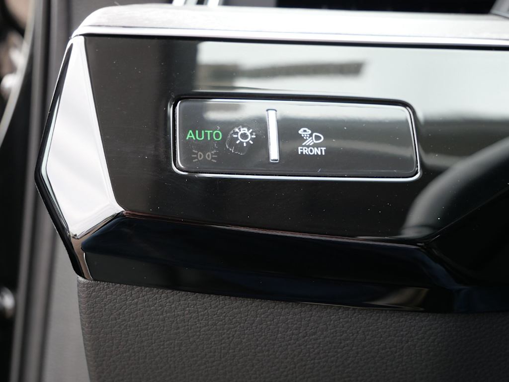 Thumbnail: 2024 Audi Q8 e-tron - 28