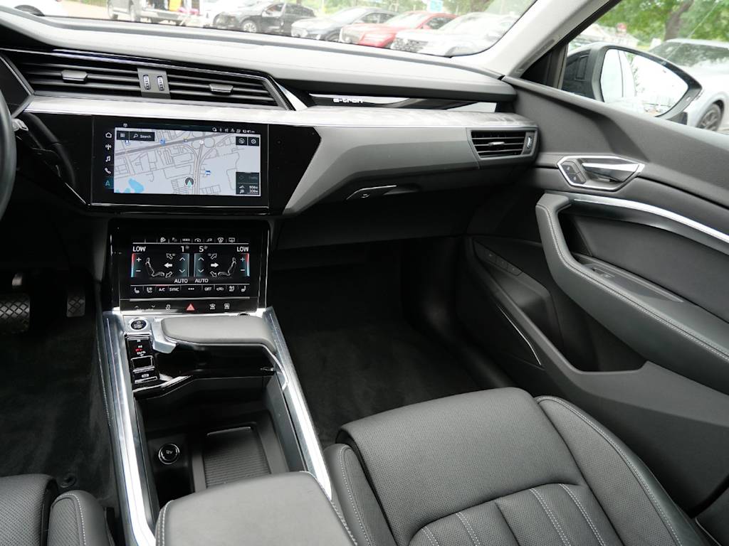 Thumbnail: 2024 Audi Q8 e-tron - 11