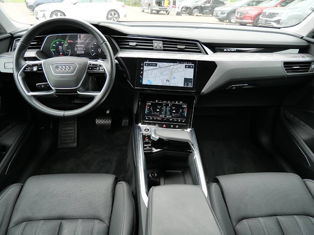 Thumbnail: 2024 Audi Q8 e-tron - 10