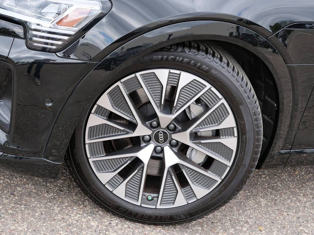 Thumbnail: 2024 Audi Q8 e-tron - 7