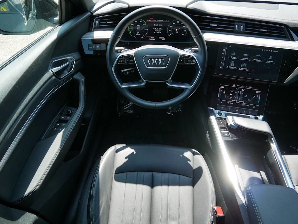 Thumbnail: 2023 Audi e-tron - 2