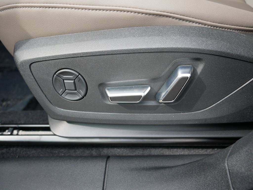 Thumbnail: 2026 Audi Q3 - 16
