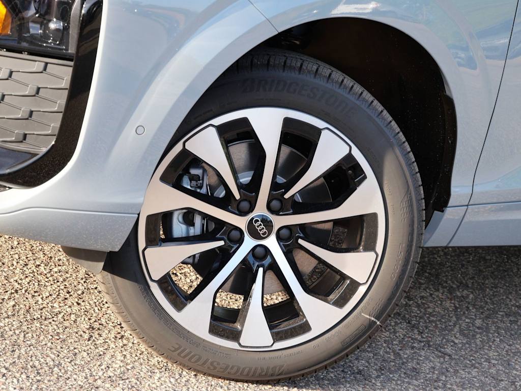 Thumbnail: 2026 Audi Q3 - 6