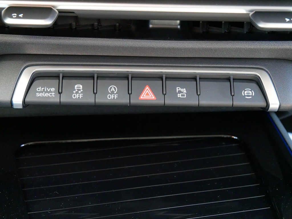 Thumbnail: 2026 Audi Q3 - 20