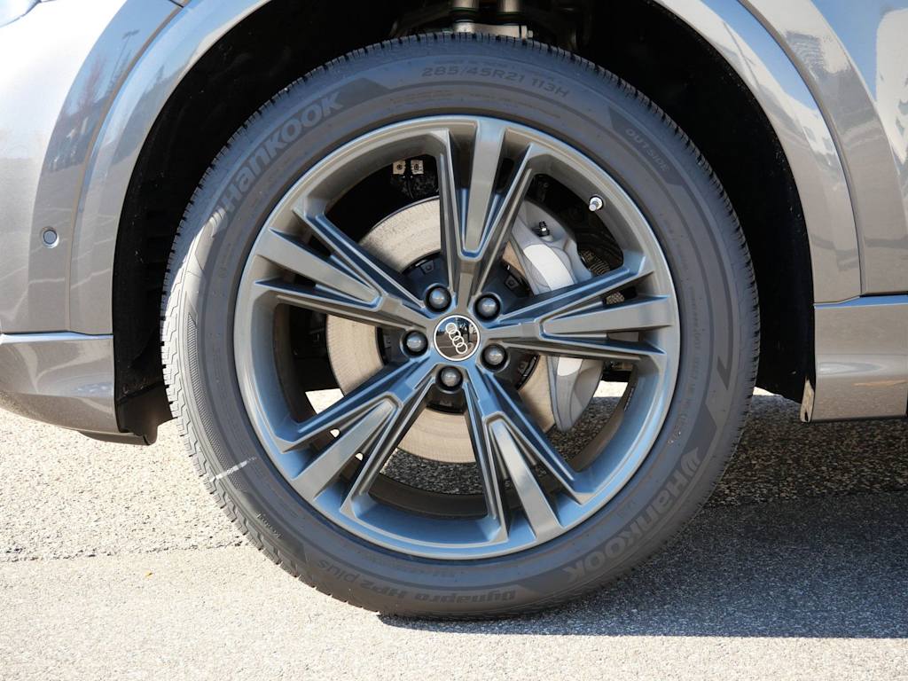 Thumbnail: 2026 Audi Q8 - 5