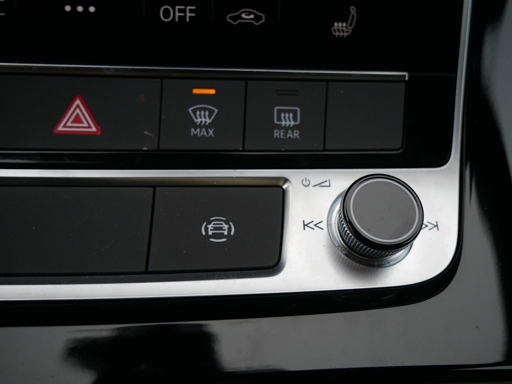 Thumbnail: 2025 Audi Q8 - 22