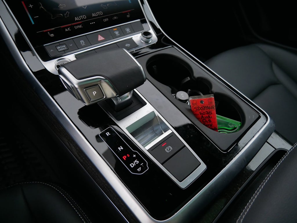 Thumbnail: 2025 Audi Q8 - 12