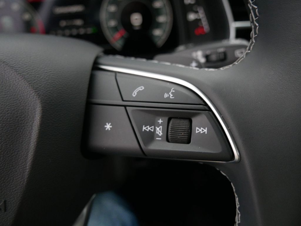 Thumbnail: 2025 Audi Q8 - 26