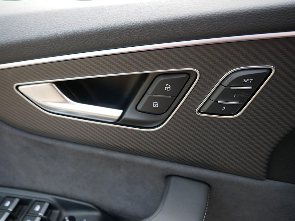 Thumbnail: 2025 Audi SQ8 - 22
