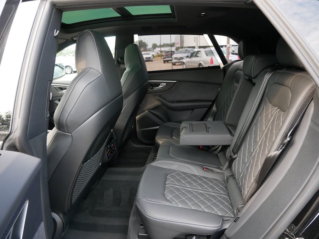 Thumbnail: 2025 Audi SQ8 - 9