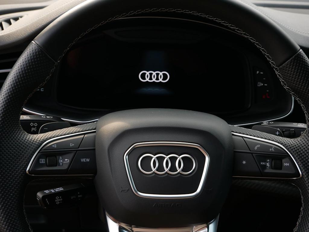 Thumbnail: 2025 Audi SQ8 - 28
