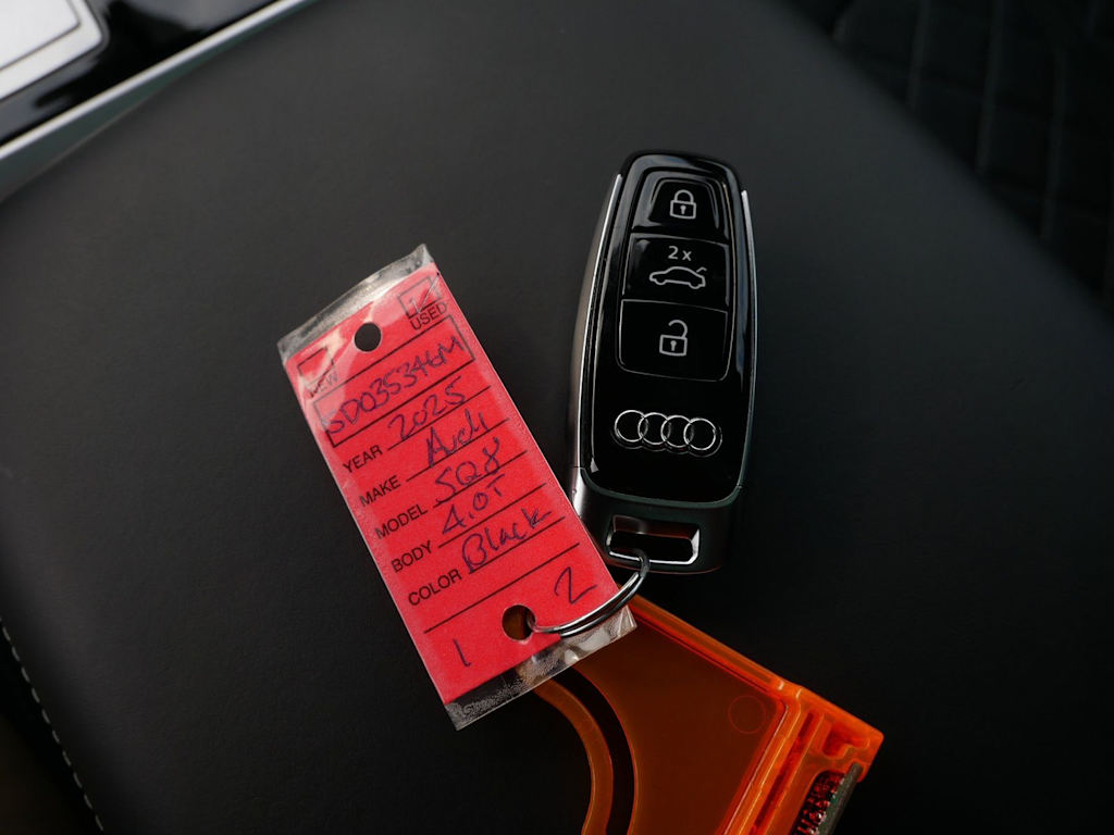 Thumbnail: 2025 Audi SQ8 - 15