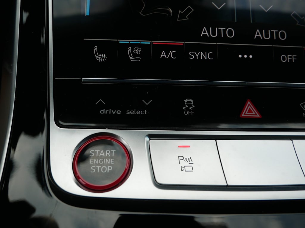 Thumbnail: 2025 Audi SQ8 - 26