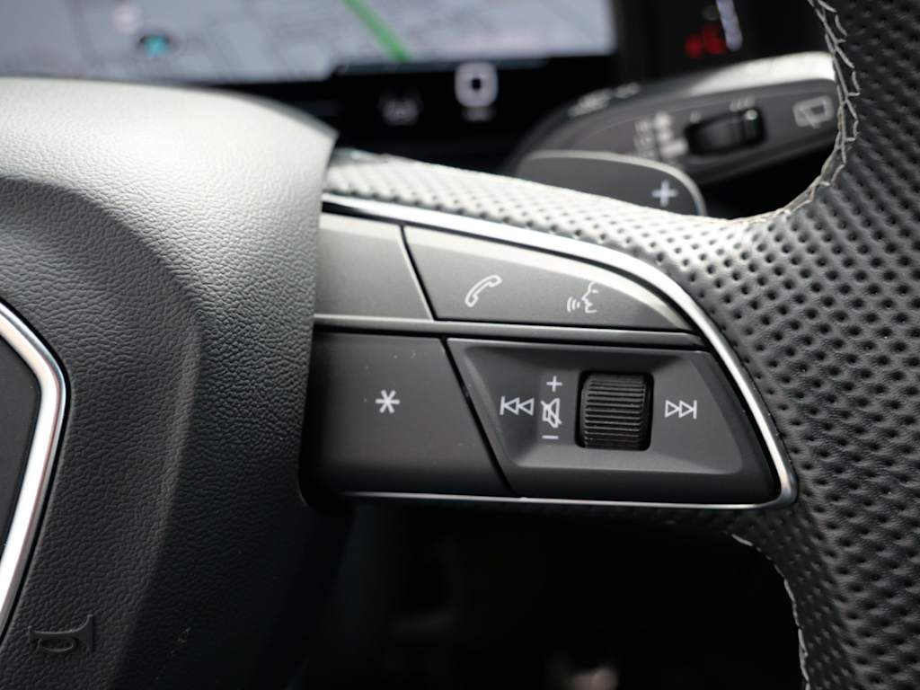 Thumbnail: 2025 Audi SQ8 - 24