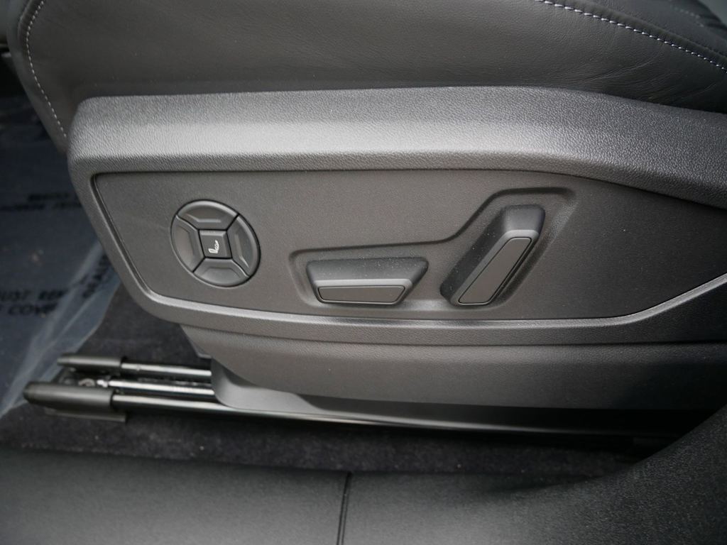 Thumbnail: 2026 Audi SQ5 - 16