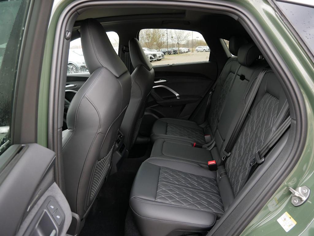 Thumbnail: 2026 Audi SQ5 - 8