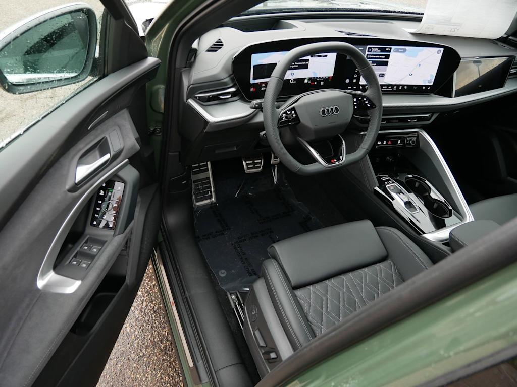 Thumbnail: 2026 Audi SQ5 - 2