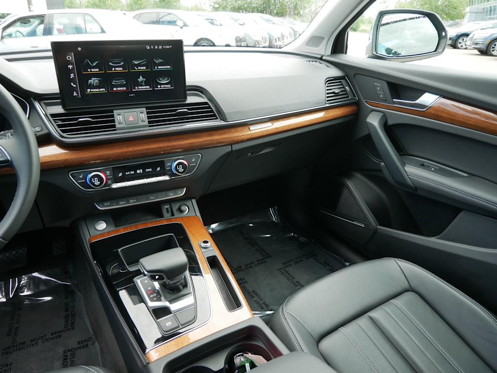 Thumbnail: 2023 Audi Q5 - 11