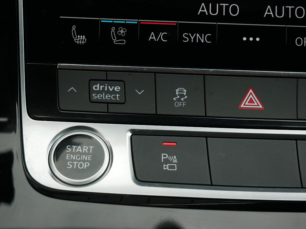 Thumbnail: 2023 Audi Q8 - 25