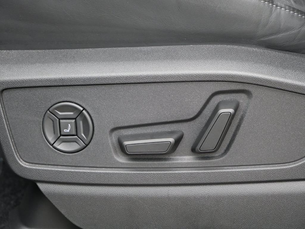 Thumbnail: 2025 Audi SQ5 - 14