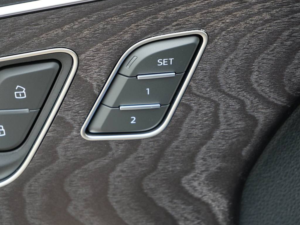 Thumbnail: 2026 Audi Q8 - 19
