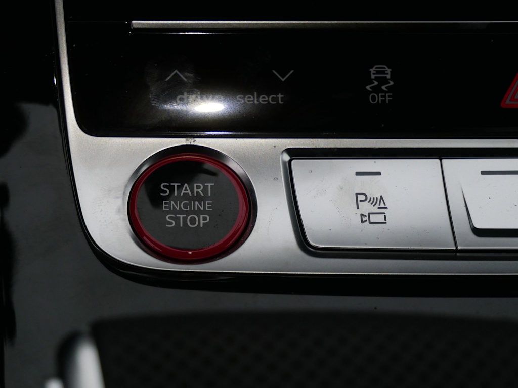 Thumbnail: 2026 Audi SQ8 - 21