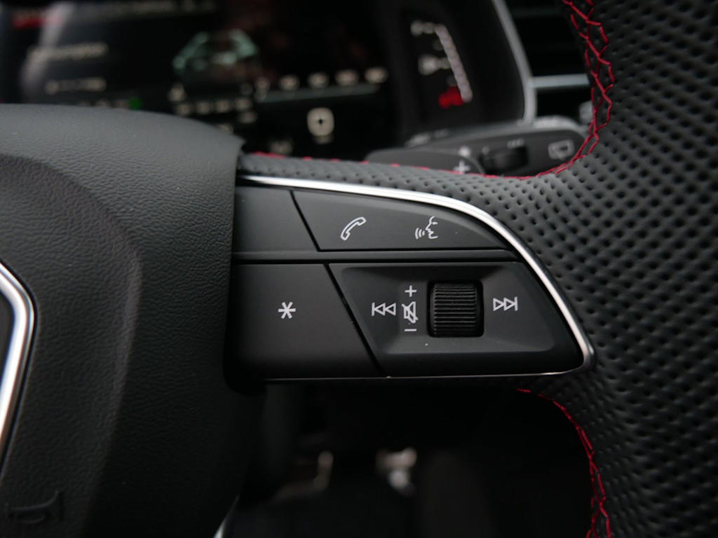 Thumbnail: 2026 Audi SQ8 - 25