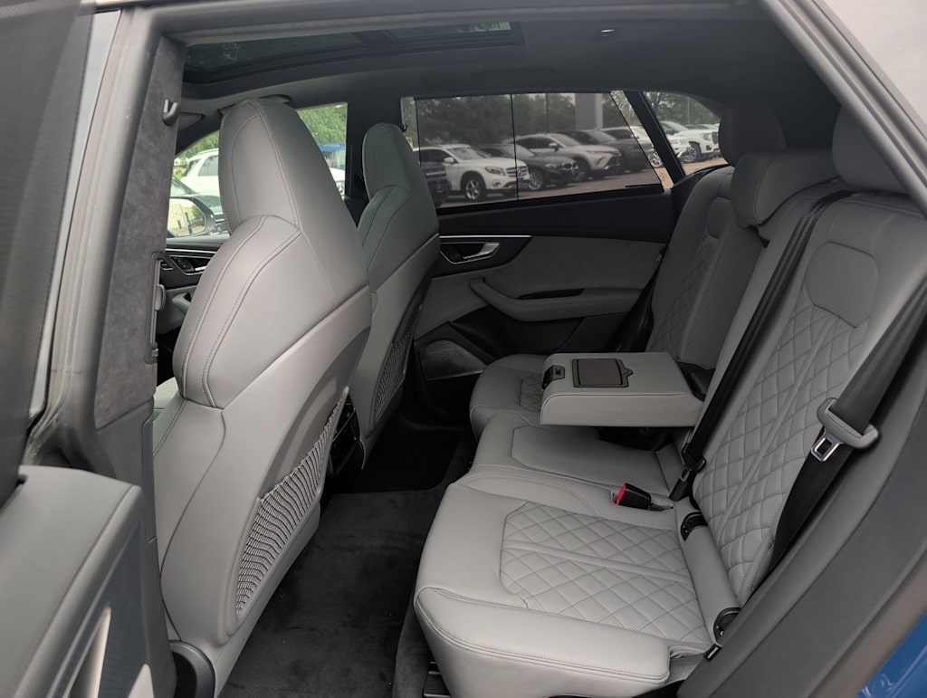 Thumbnail: 2026 Audi SQ8 - 7