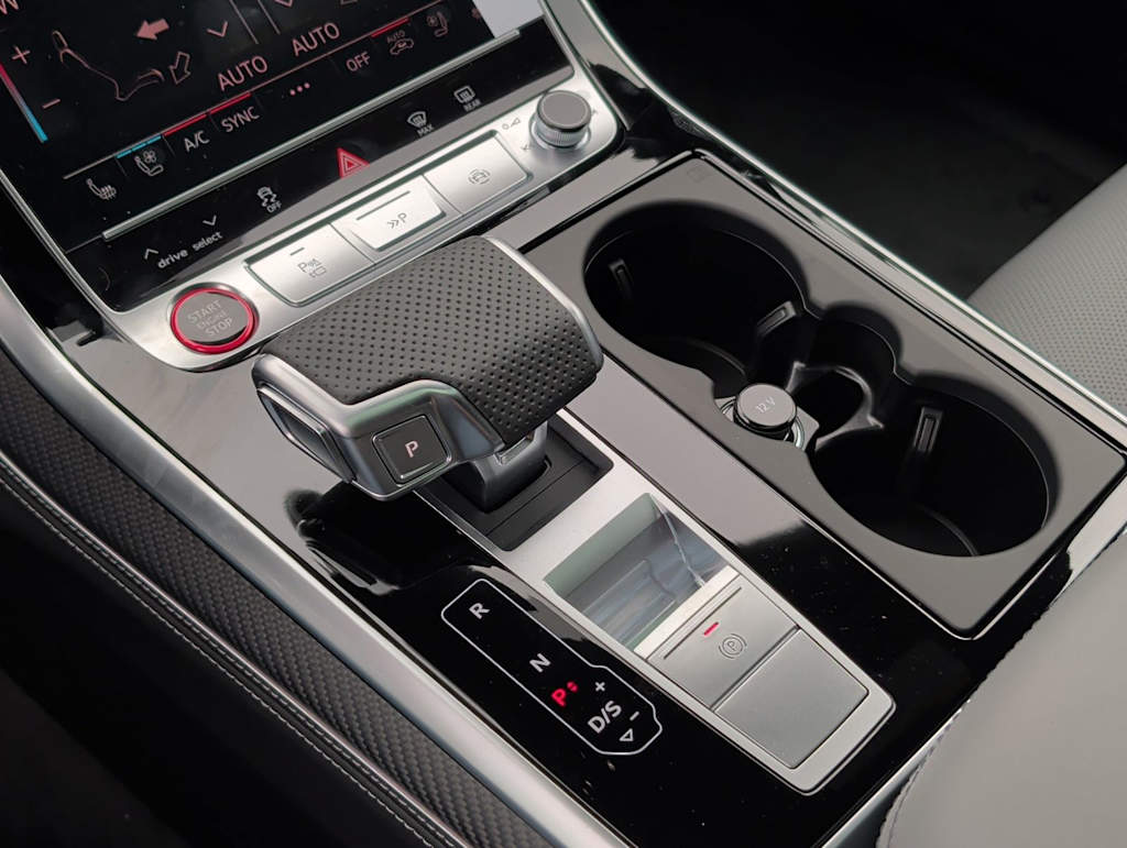 Thumbnail: 2026 Audi SQ8 - 11