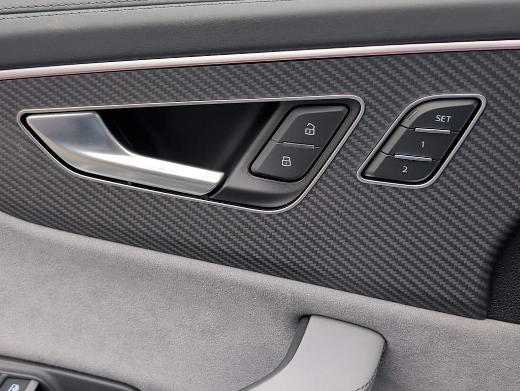 Thumbnail: 2026 Audi SQ8 - 19