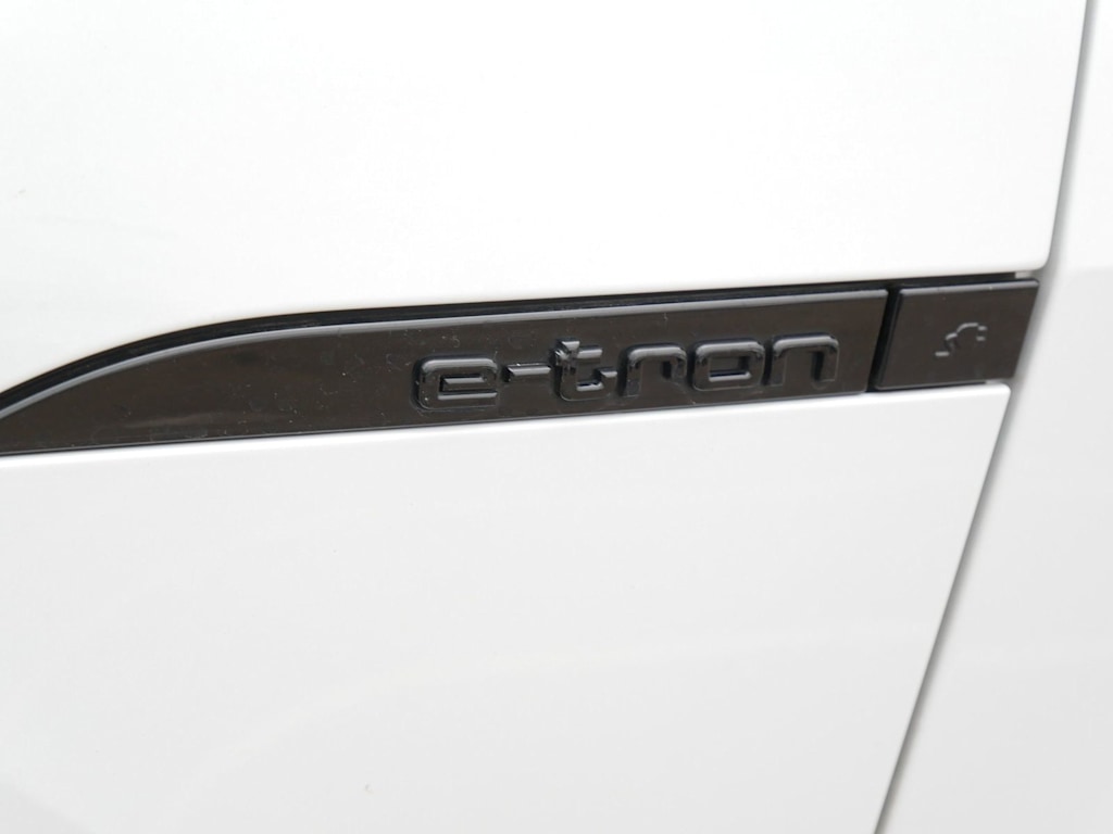 Thumbnail: 2024 Audi Q8 e-tron - 6