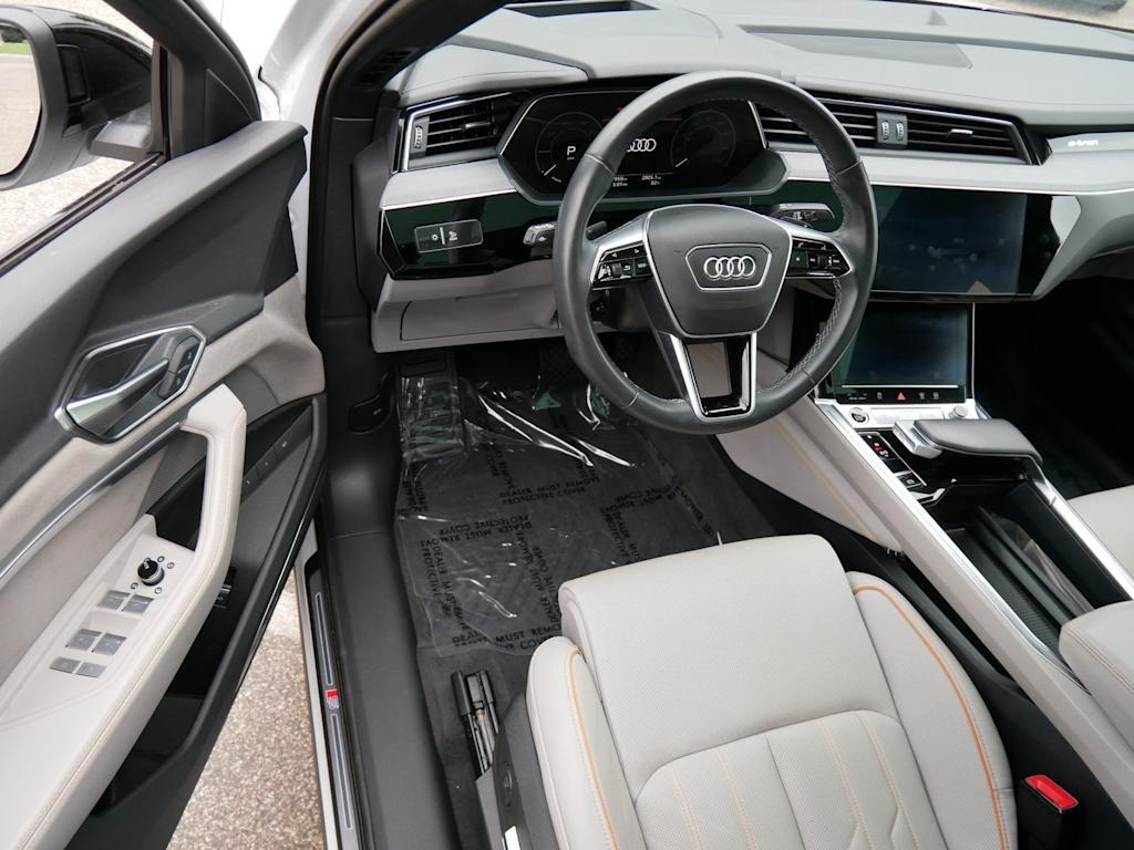 Thumbnail: 2024 Audi Q8 e-tron - 2