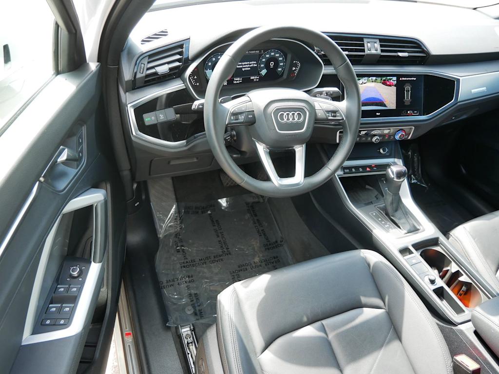 Thumbnail: 2025 Audi Q3 - 2