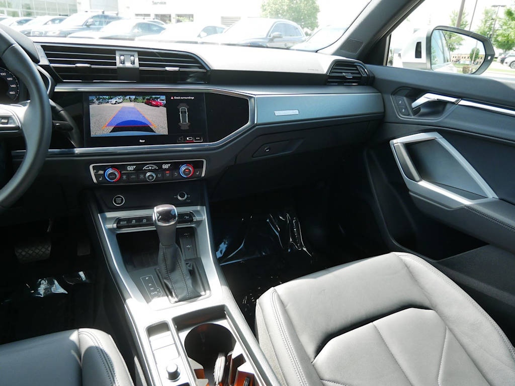 Thumbnail: 2025 Audi Q3 - 10