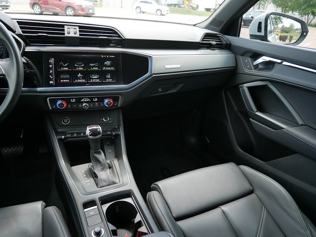 Thumbnail: 2023 Audi Q3 - 11