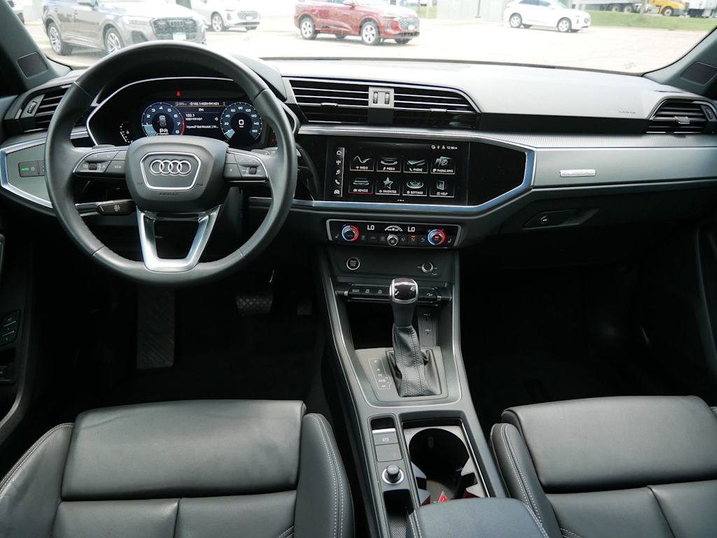 Thumbnail: 2023 Audi Q3 - 10