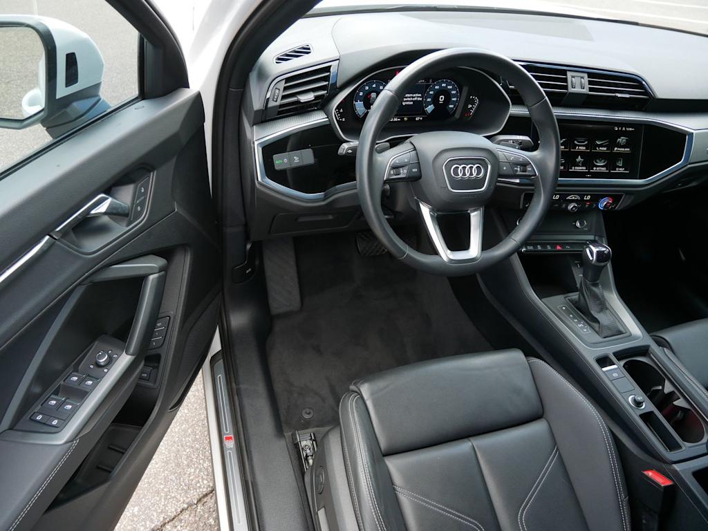 Thumbnail: 2023 Audi Q3 - 2