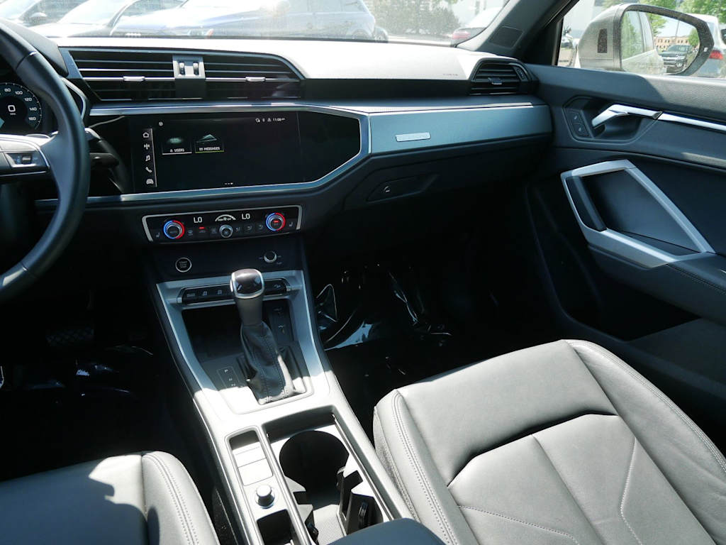 Thumbnail: 2024 Audi Q3 - 9
