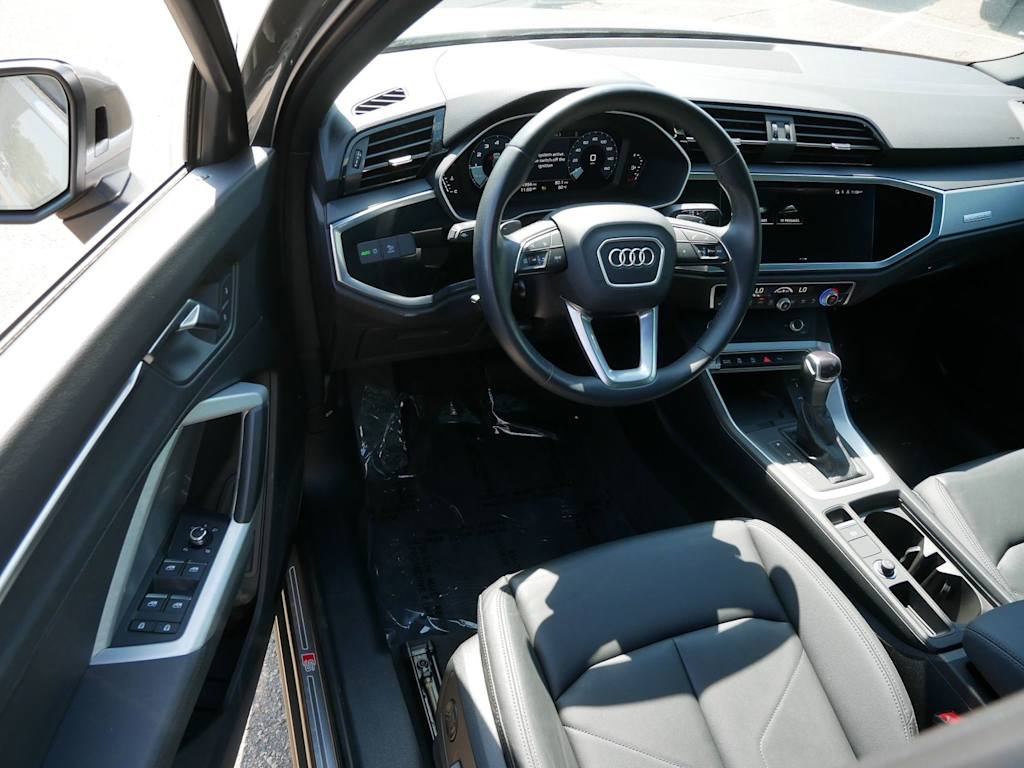 Thumbnail: 2024 Audi Q3 - 2