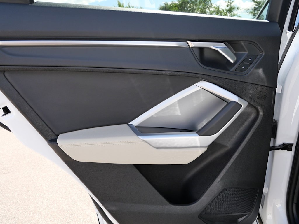 Thumbnail: 2025 Audi Q3 - 17