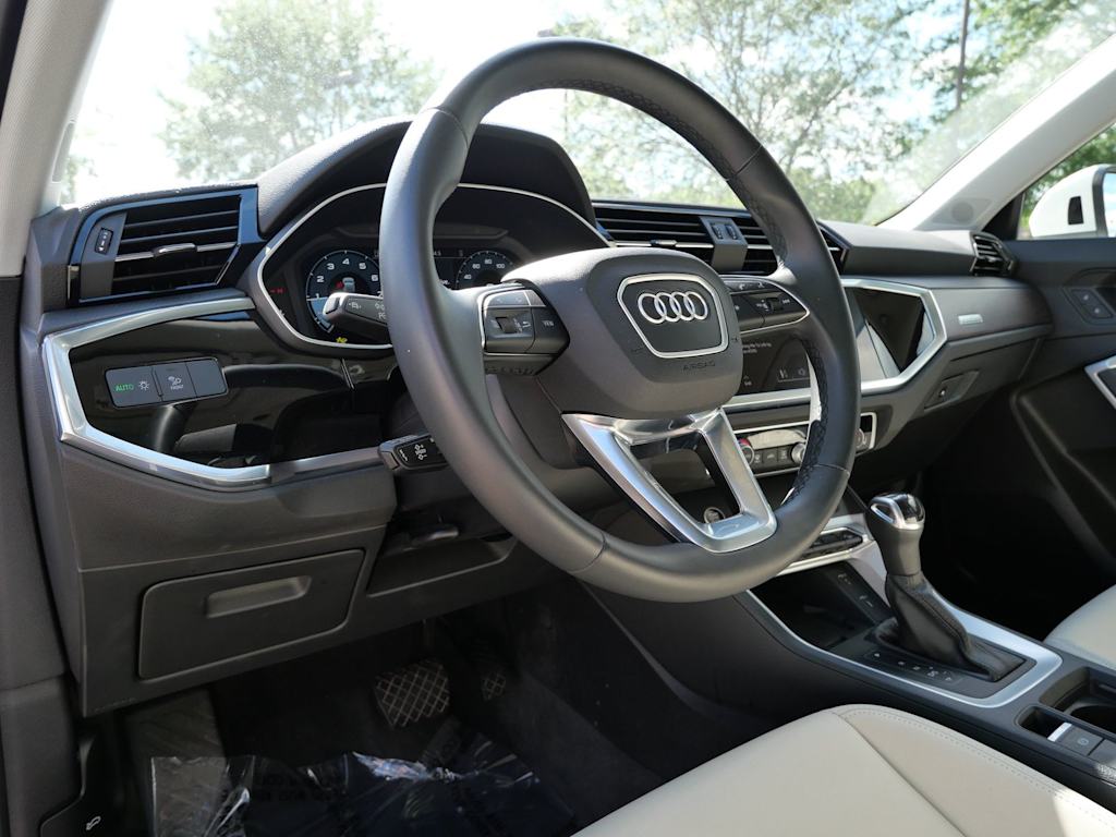 Thumbnail: 2025 Audi Q3 - 2