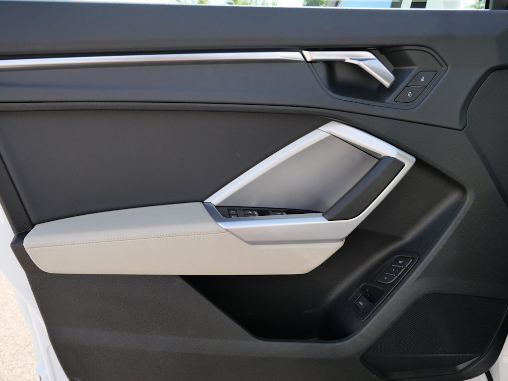 Thumbnail: 2025 Audi Q3 - 15