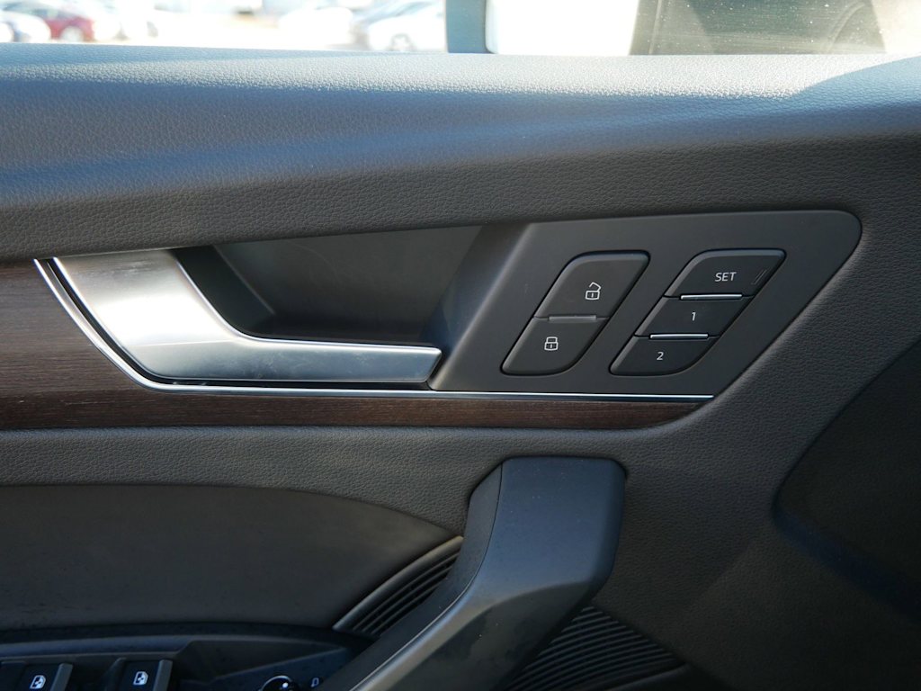 Thumbnail: 2025 Audi Q5 - 20